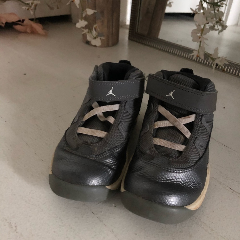 Jordan’s size 9 for boys